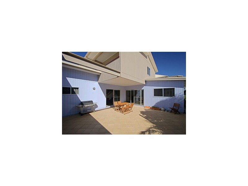 Sallywattle Drive, Suffolk Park NSW 2481