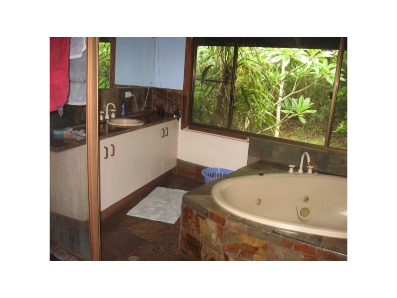 70 Plantation Drive, Ewingsdale NSW 2481