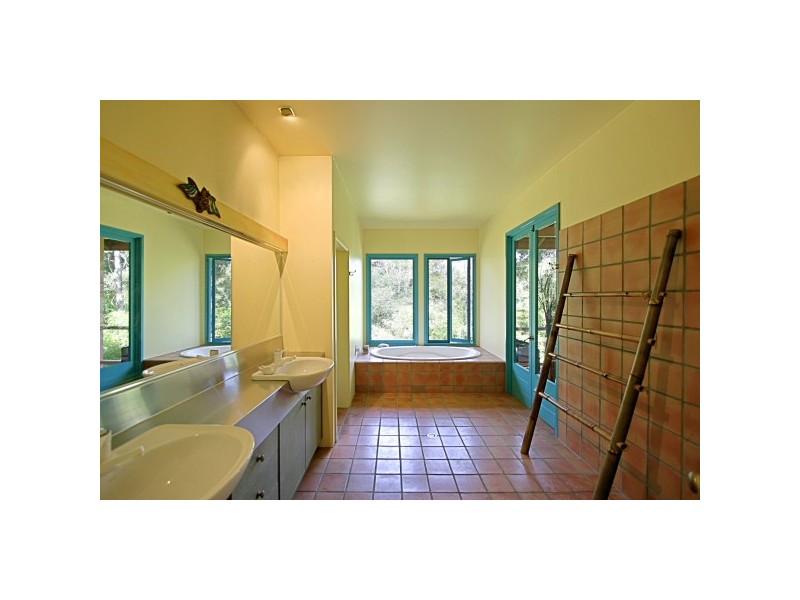 20 Taylors Lane, Ewingsdale NSW 2481