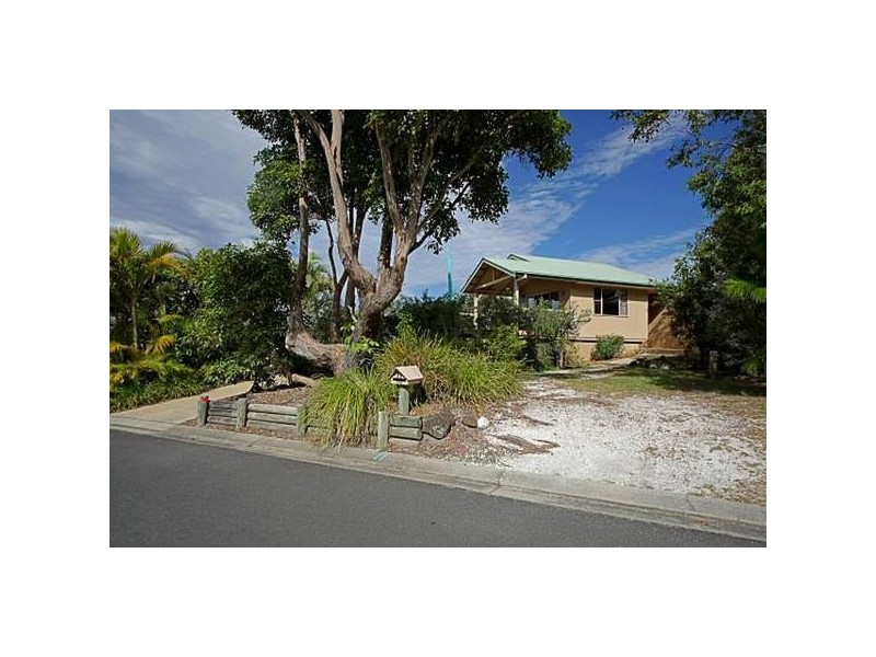 11 Hakea Crescent, Suffolk Park NSW 2481