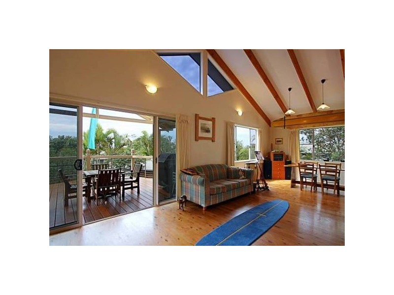 11 Hakea Crescent, Suffolk Park NSW 2481