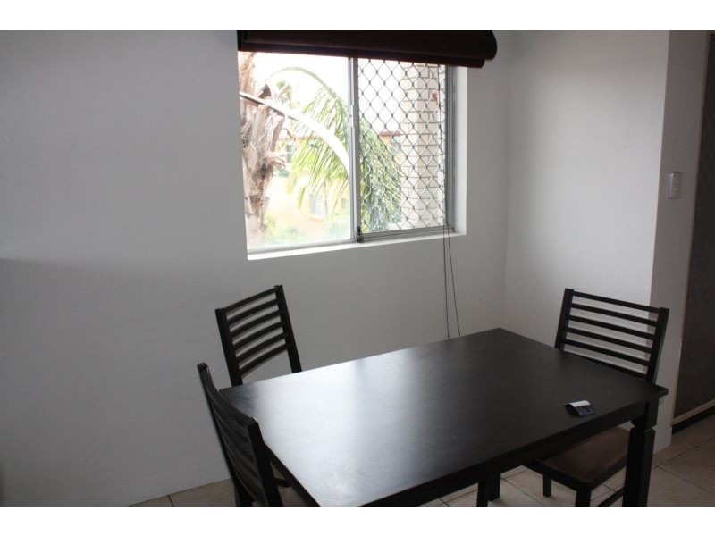 12 Leonard Avenue, Surfers Paradise QLD 4217