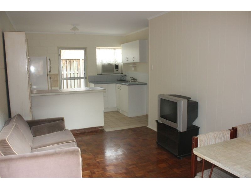 25 Leonard Avenue, Surfers Paradise QLD 4217