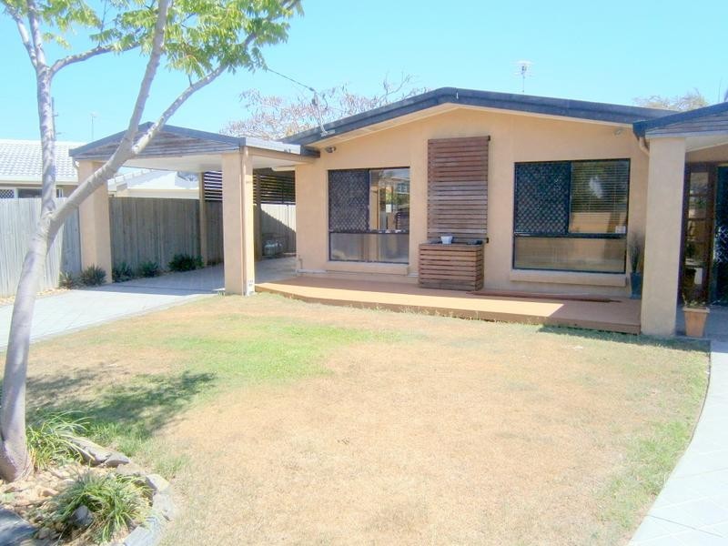 15 Yoorana Place, Broadbeach Waters QLD 4218