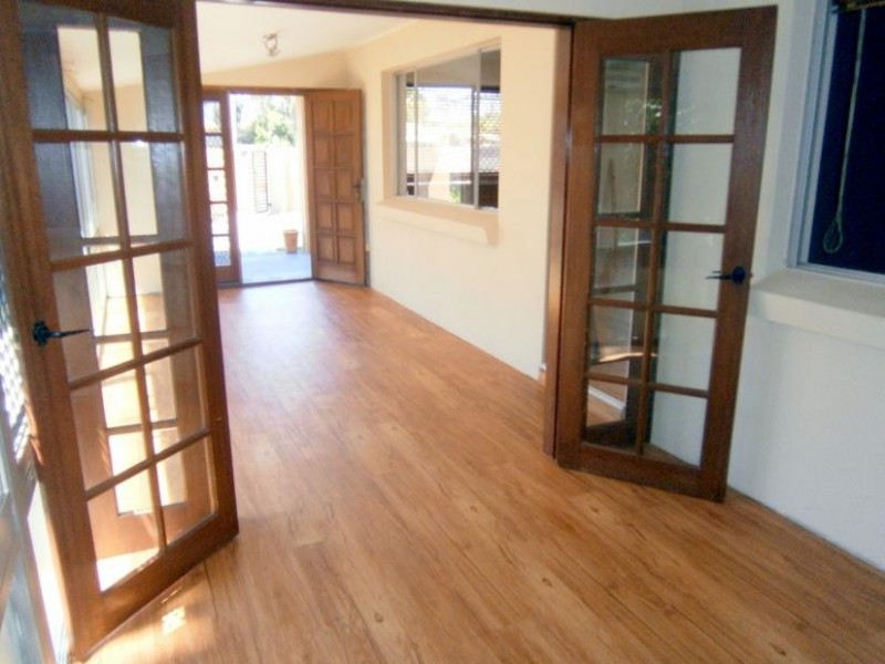 15 Yoorana Place, Broadbeach Waters QLD 4218