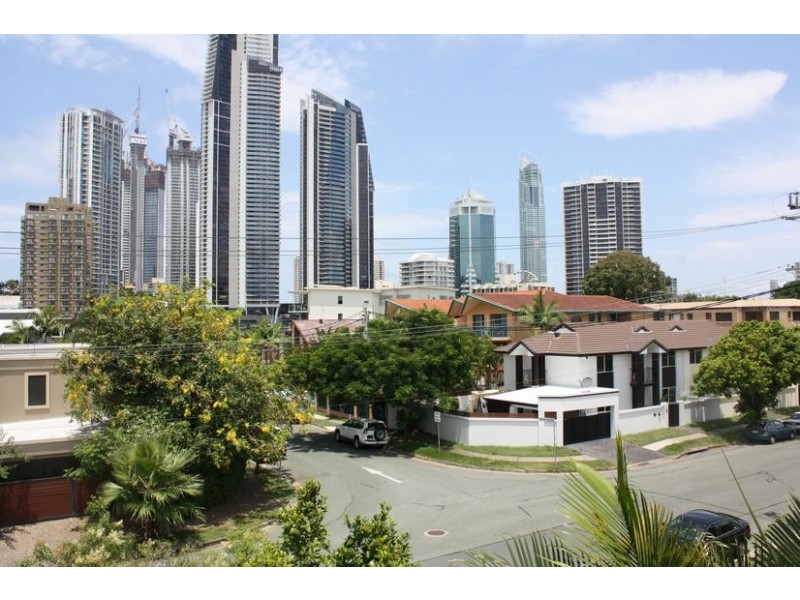 26 Stanhill Drive, Chevron Island QLD 4217