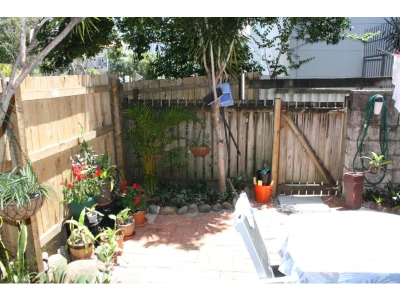 37 Markwell Avenue, Surfers Paradise QLD 4217