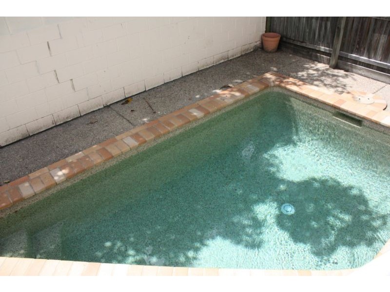 25 Darrambal Street, Chevron Island QLD 4217