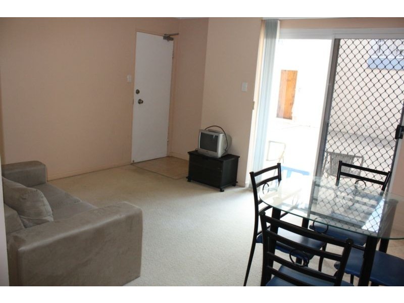 25 Darrambal Street, Chevron Island QLD 4217