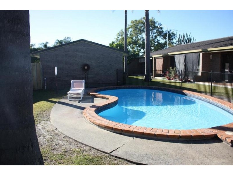 4 Duet Drive, Mermaid Waters QLD 4218