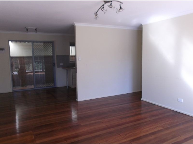 86 Kindra Avenue, Southport QLD 4215