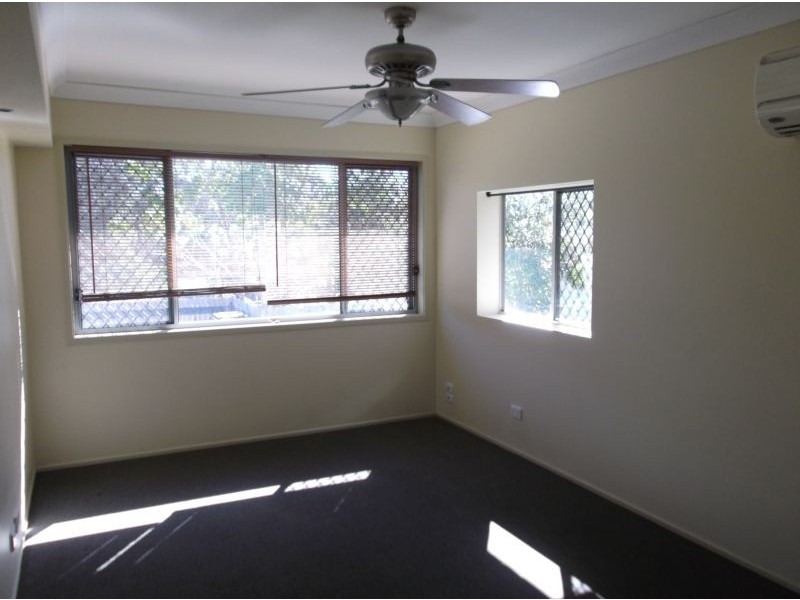 86 Kindra Avenue, Southport QLD 4215