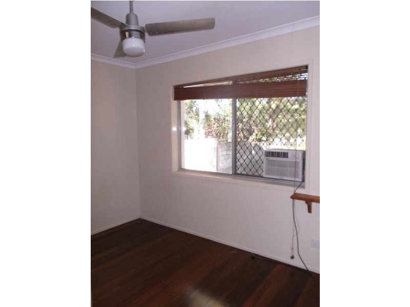 86 Kindra Avenue, Southport QLD 4215