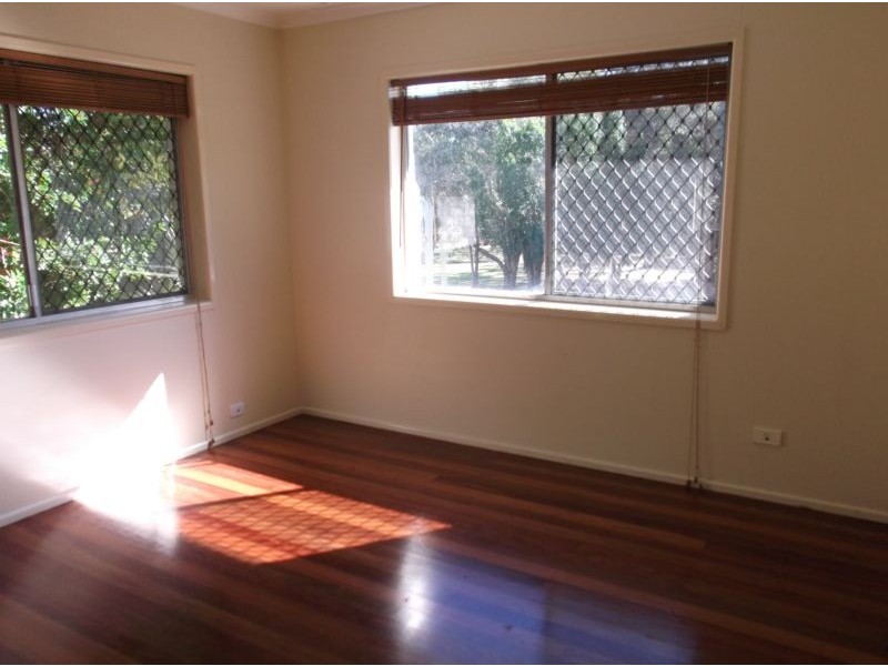 86 Kindra Avenue, Southport QLD 4215