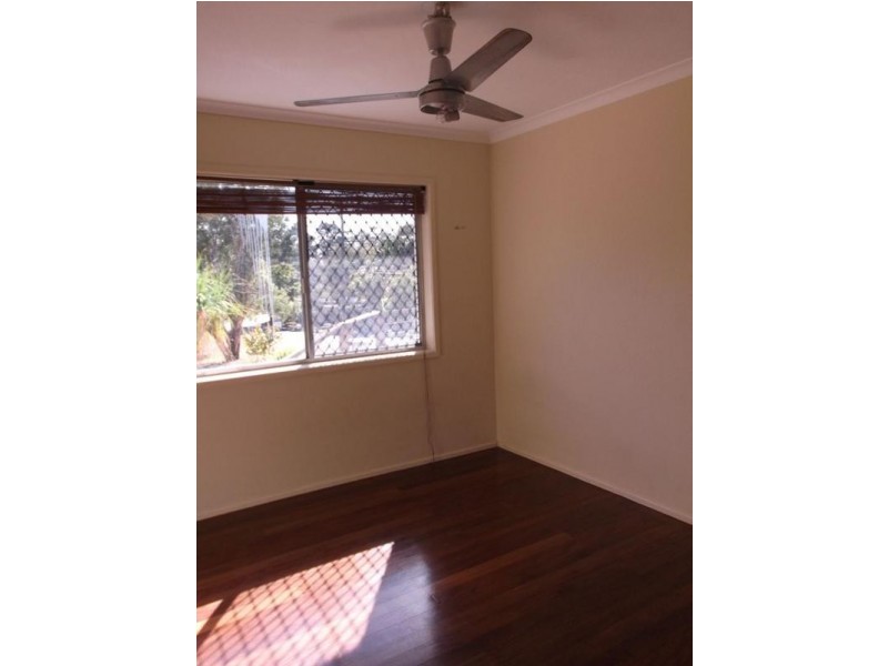 86 Kindra Avenue, Southport QLD 4215