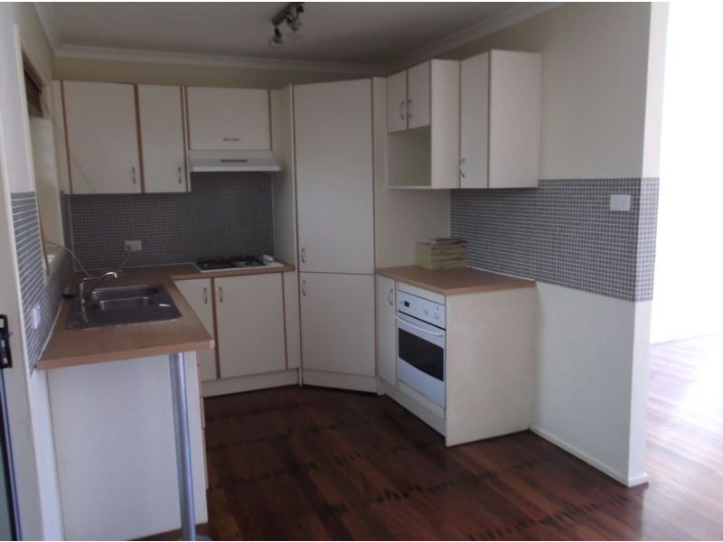 86 Kindra Avenue, Southport QLD 4215