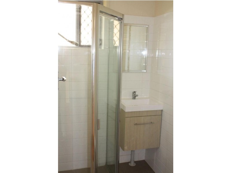 86 Kindra Avenue, Southport QLD 4215