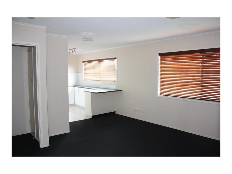 25 Leonard Avenue, Surfers Paradise QLD 4217