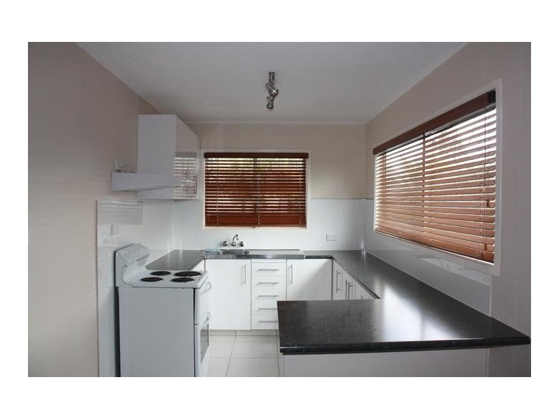 25 Leonard Avenue, Surfers Paradise QLD 4217
