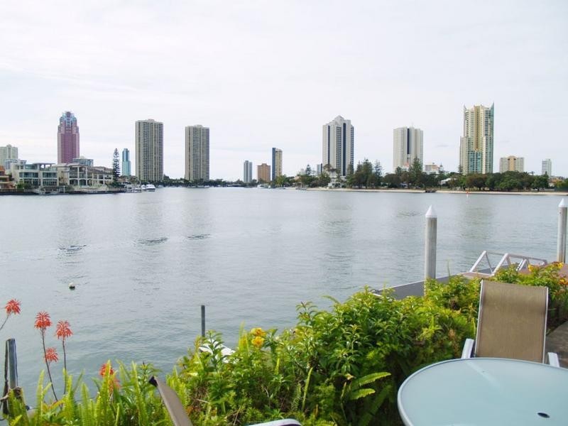 107 Stanhill Drive, Chevron Island QLD 4217