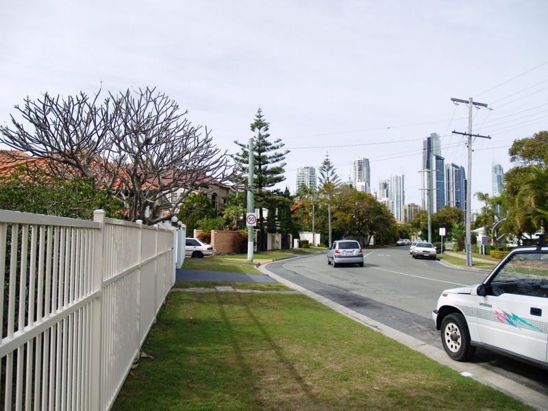 107 Stanhill Drive, Chevron Island QLD 4217