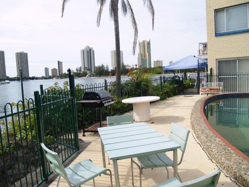 107 Stanhill Drive, Chevron Island QLD 4217