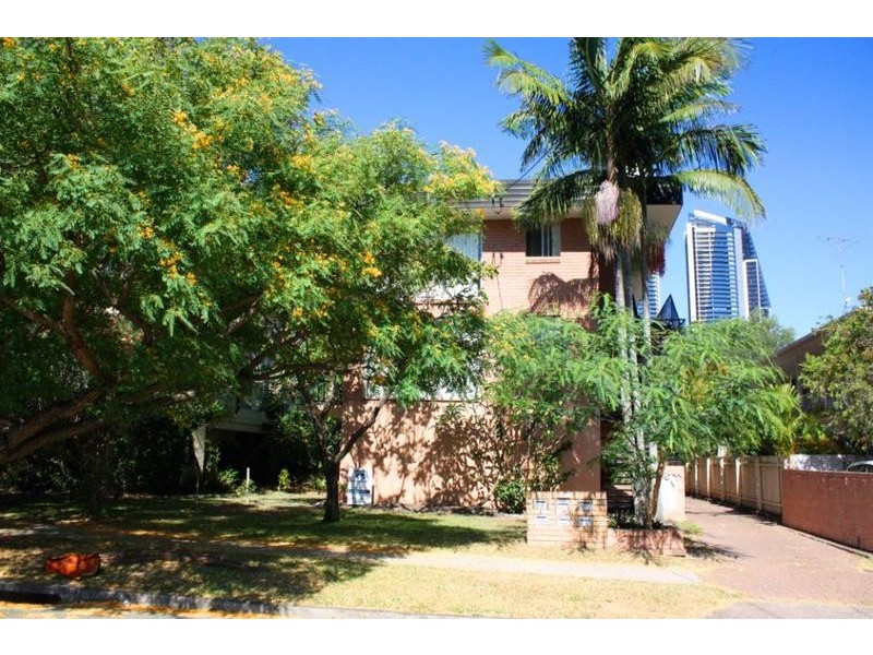 15 Darrambal Street, Chevron Island QLD 4217
