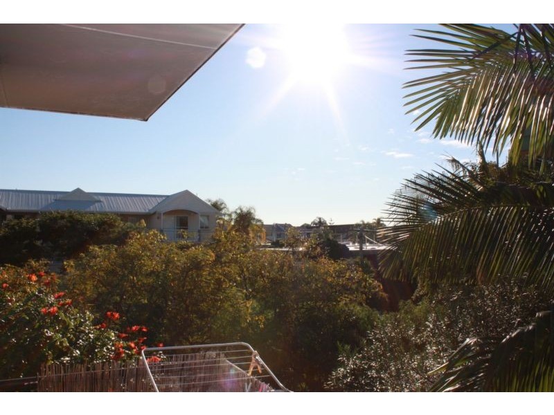 15 Darrambal Street, Chevron Island QLD 4217