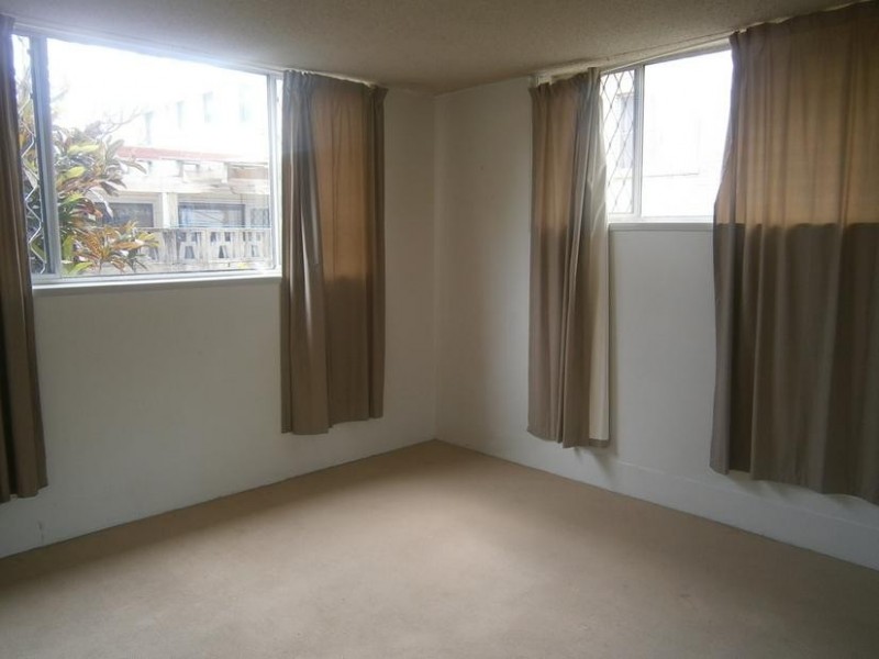 20 Leonard Avenue, Surfers Paradise QLD 4217