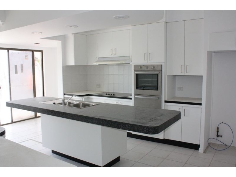 92 Commodore Drive, Paradise Waters QLD 4217