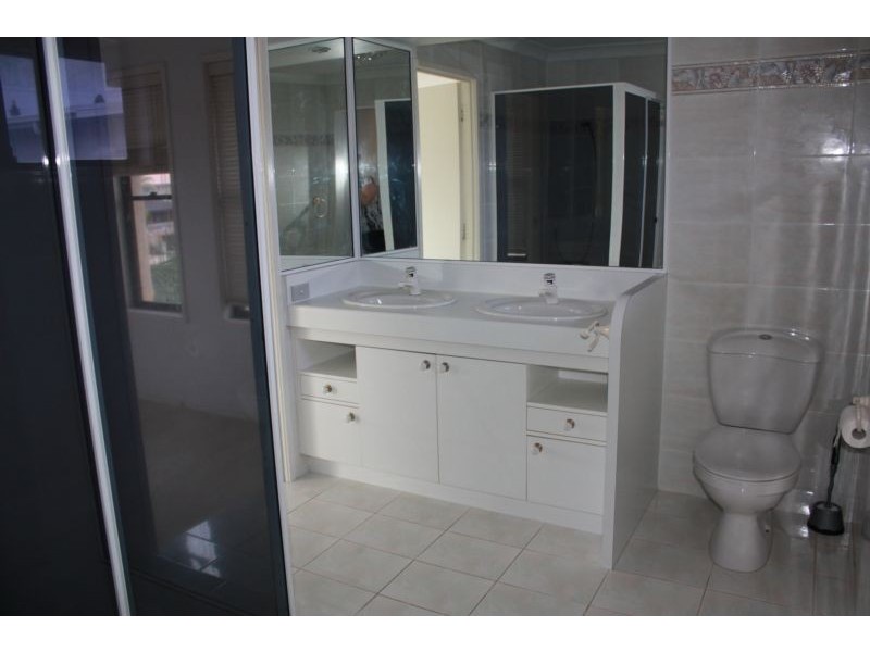 92 Commodore Drive, Paradise Waters QLD 4217