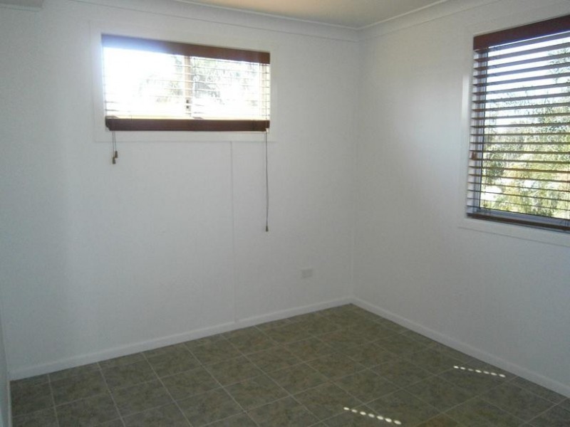 42 Ridgeway Avenue, Southport QLD 4215
