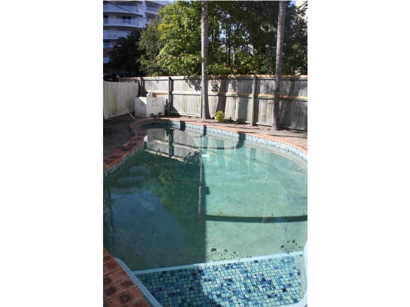 8 Acacia Avenue, Surfers Paradise QLD 4217