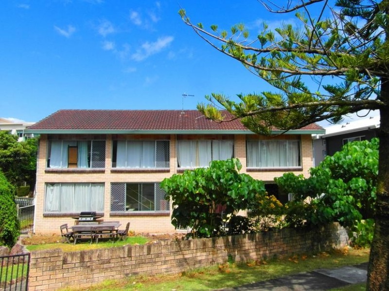 37 Tarcoola Crescent, Chevron Island QLD 4217