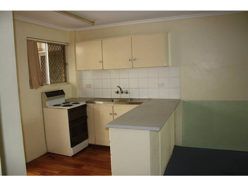 8 Darrambal Street, Chevron Island QLD 4217