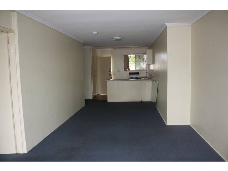 8 Darrambal Street, Chevron Island QLD 4217