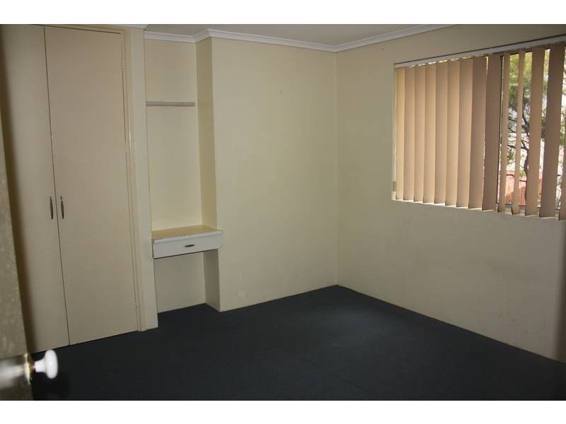 8 Darrambal Street, Chevron Island QLD 4217