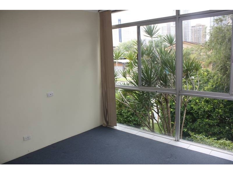 8 Darrambal Street, Chevron Island QLD 4217