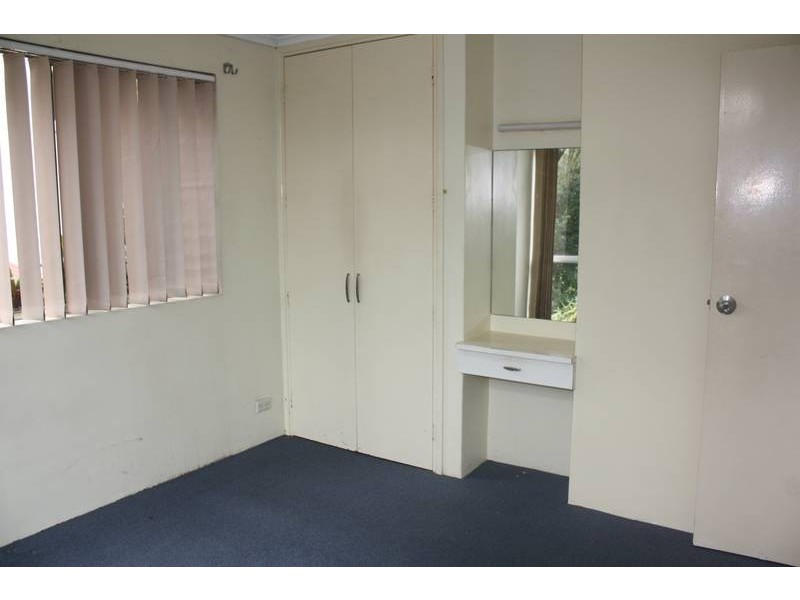 8 Darrambal Street, Chevron Island QLD 4217