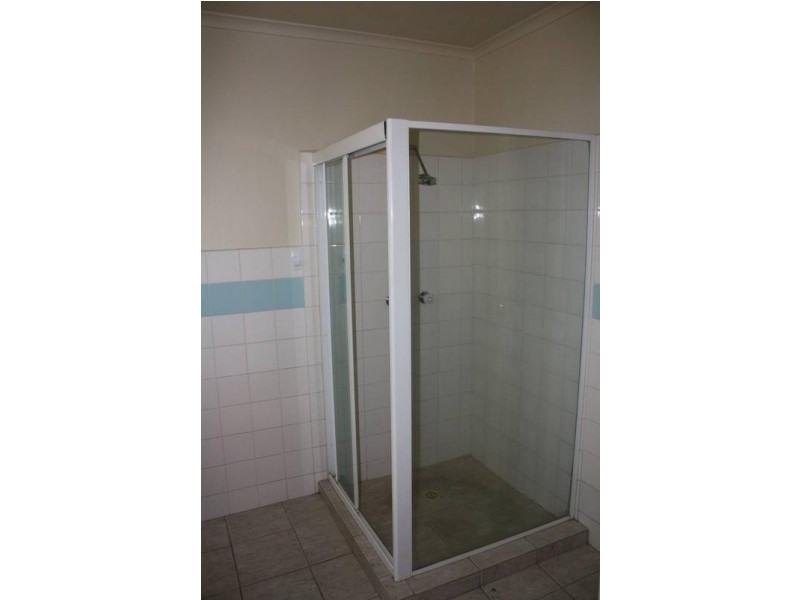 8 Darrambal Street, Chevron Island QLD 4217