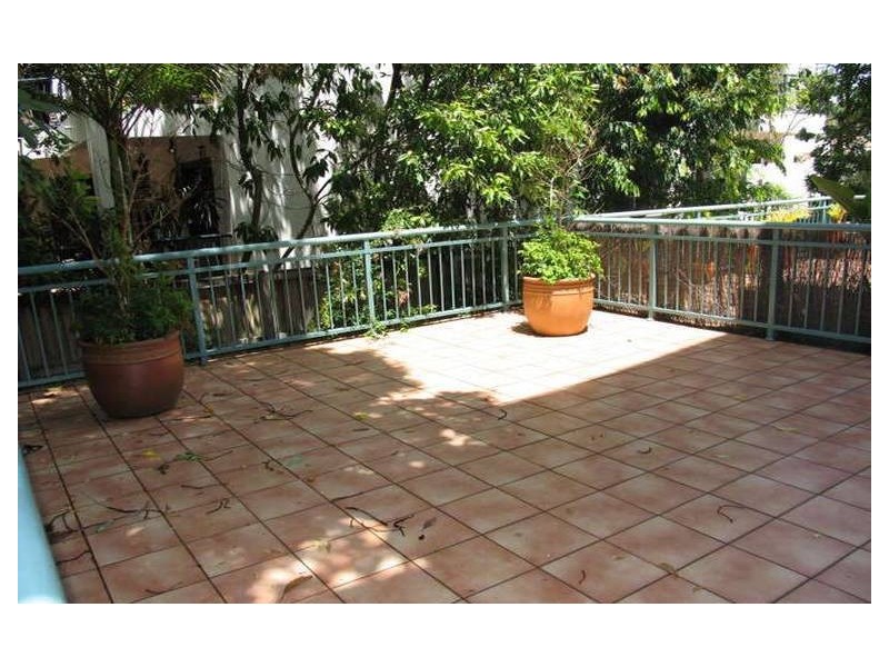 9 Stanhill Drive, Chevron Island QLD 4217