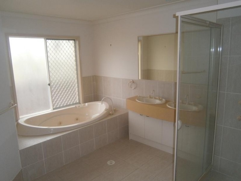 12 Equador Court, Pacific Pines QLD 4211