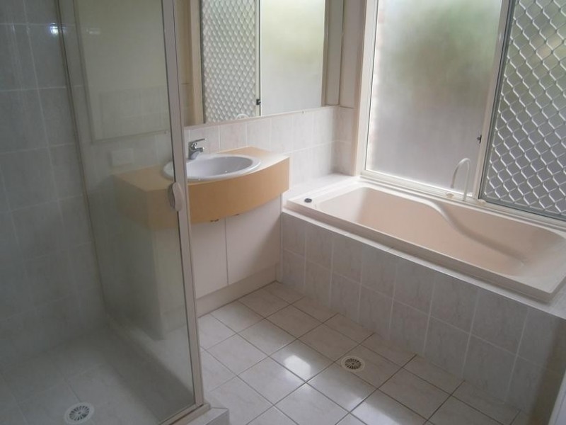 12 Equador Court, Pacific Pines QLD 4211