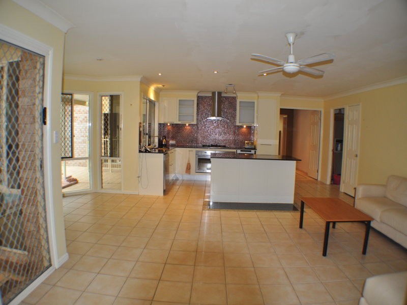 12 Equador Court, Pacific Pines QLD 4211