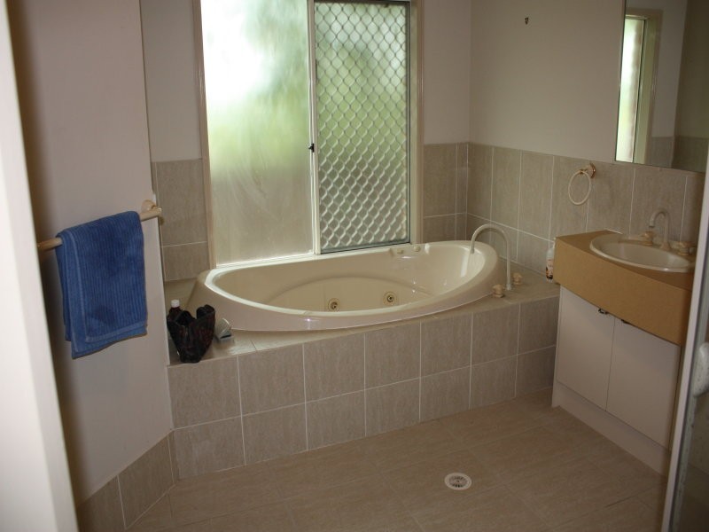 12 Equador Court, Pacific Pines QLD 4211