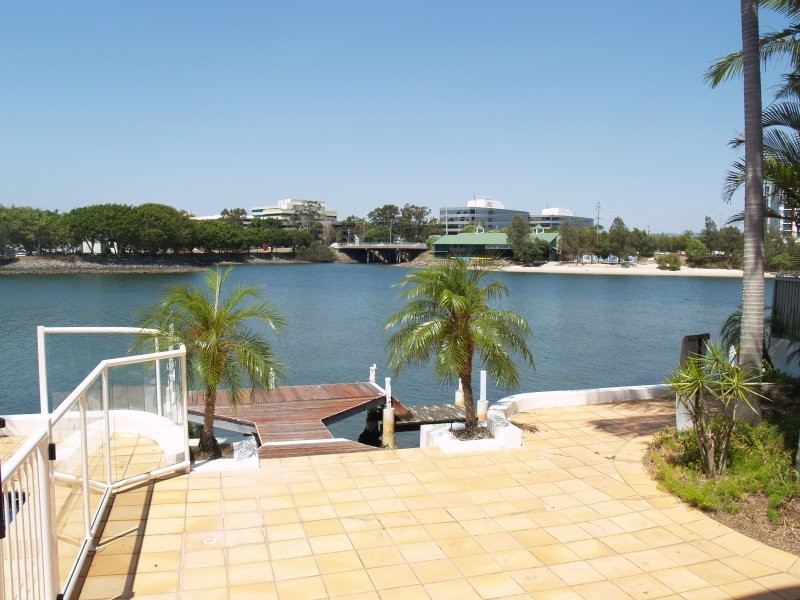 Chevron Island QLD 4217