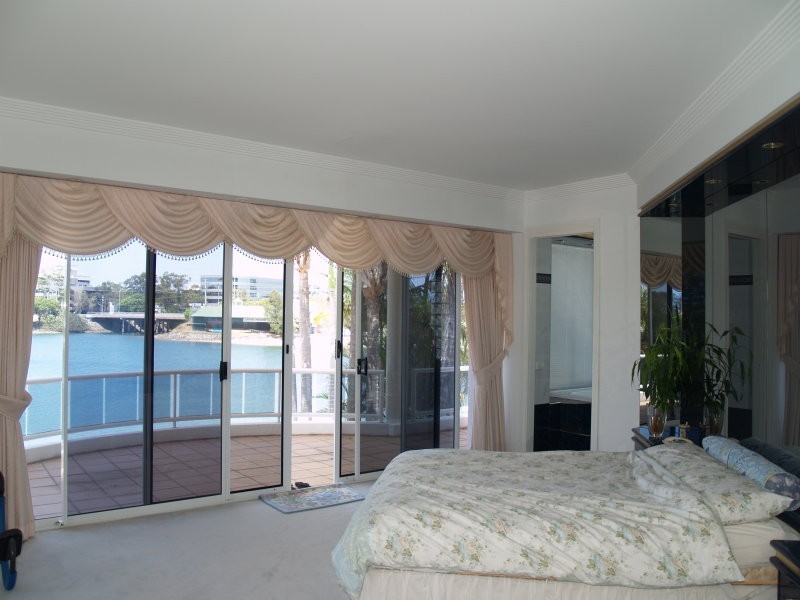 Chevron Island QLD 4217