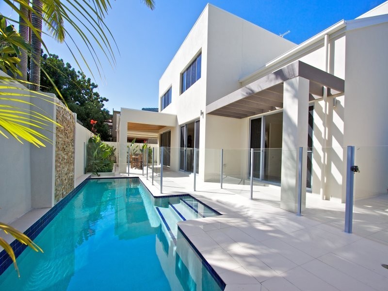 11 Yacht Street, Southport QLD 4215