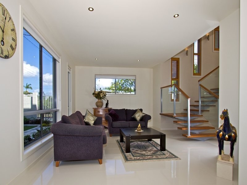 11 Yacht Street, Southport QLD 4215