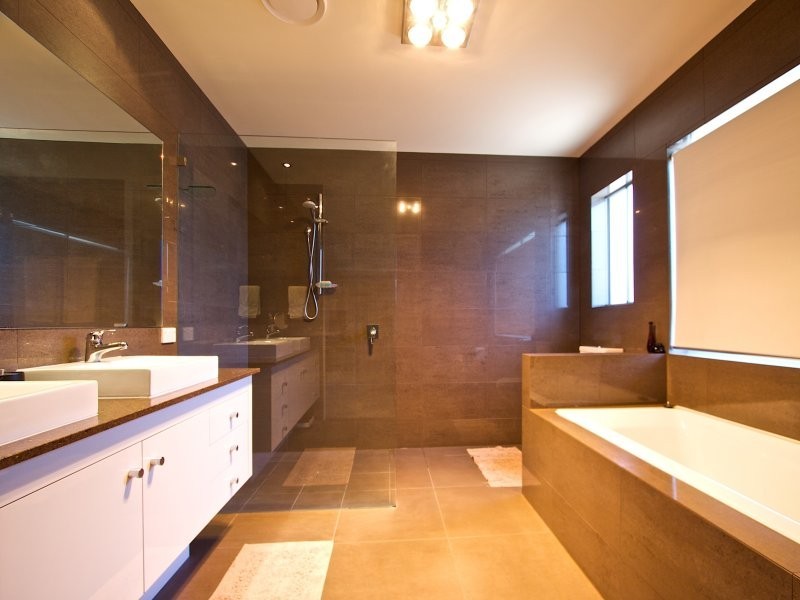 11 Yacht Street, Southport QLD 4215